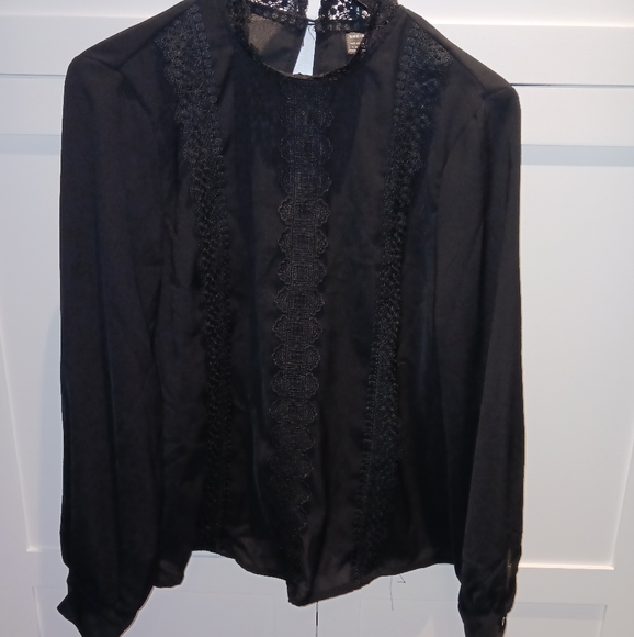 New Black Contrast Lace Blouse - Picture 10 of 10